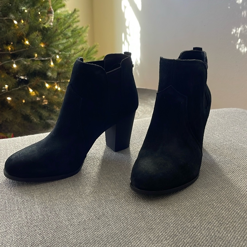 NWT: black suede booties